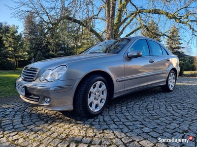 Mercedes-Benz Klasa C w203 Polift 2,6 V6 152tyś Najbogatsza