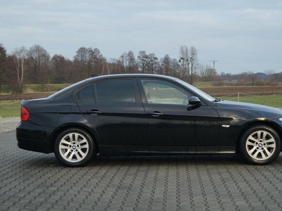 BMW 318 SALON PL. I WSZY 18 LAT SKÓRA NAVI KSENON WEBASTO 2,0 130 KM