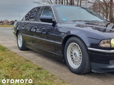 BMW Seria 7 735i