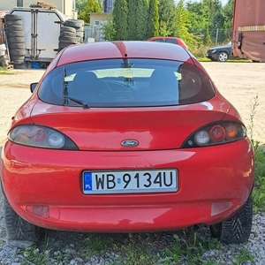 Czerwony Ford Puma 2000 r.