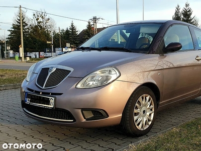 Lancia Ypsilon 1.4 16V Oro (4 os.)