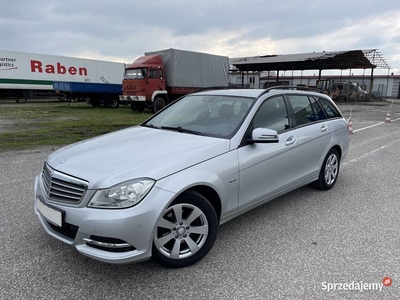 Mercedes C 1.8 BENZYNA Bezwypadkowy Navi Ledy STAN IDEALNY