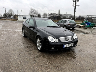 Mercedes Klasa C W203 Sedan W203 2.1 (C 220 CDI) 150KM 2005