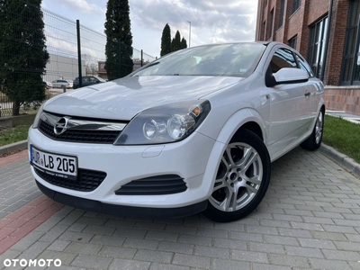 Opel Astra GTC 1.6 Black&White