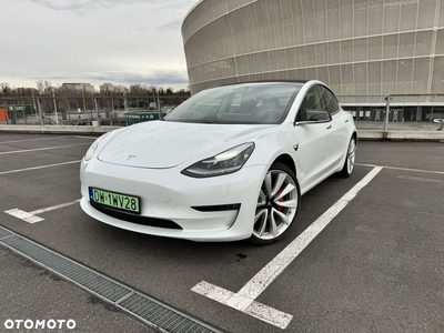 Tesla Model 3 Langstreckenbatterie Allradantrieb Dual Motor Performance