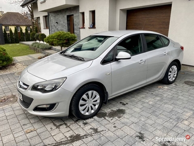 Z salonu Opel Astra J 1.4 benzyna 2013 bezwypadkowy