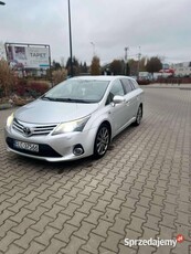 Sprzedam Toyota avensis 2.2 polski salon bezwypadkowa full opcja