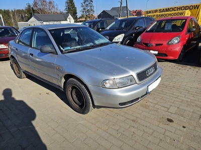 Audi A4 1.6 benzyna z ważnymi opłatami