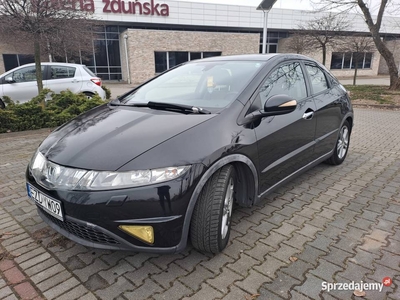 Honda Civic Executive, najbogatsza wersja VIII generacji