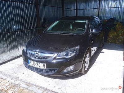 Opel astra 2012r