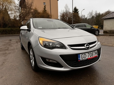 Opel astra j super stan mały przebieg 89000km