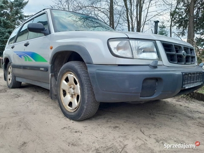 Subaru Forester 2.0 benzyna z Niemiec klima Webasto 4x4 hak