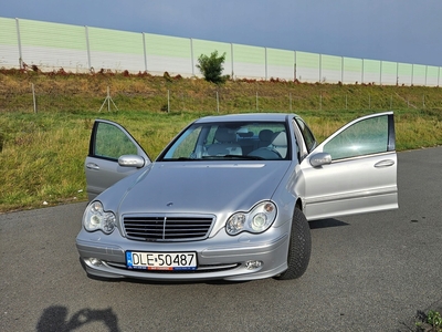 Mercedes Klasa C W203 Sedan W203 2.6 V6 (C 240) 170KM 2003