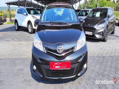 Toyota Yaris 1.0 VVT-i rok 2013 .