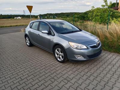 Używane Opel Astra - 13 200 PLN, 230 000 km, 2010