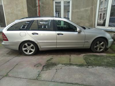 Używane Mercedes-Benz Klasa C - 8 000 PLN, 267 328 km, 2002