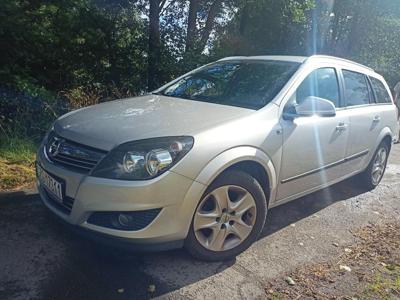 Używane Opel Astra - 23 500 PLN, 114 570 km, 2012