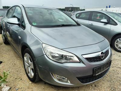 Używane Opel Astra - 25 800 PLN, 153 000 km, 2011