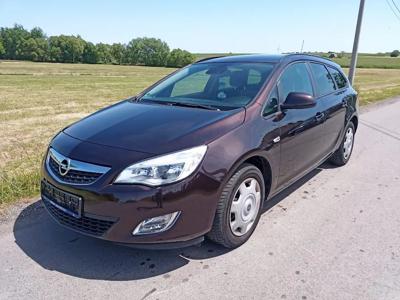 Używane Opel Astra - 26 900 PLN, 111 000 km, 2011