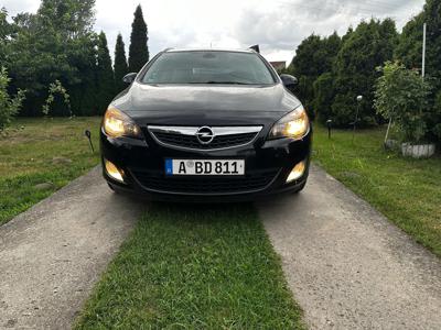 Używane Opel Astra - 27 499 PLN, 218 100 km, 2011