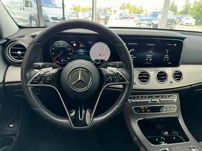 Mercedes E 220 AMG Line, 4-Matic, CarPlay, Salon PL, 1-wł, FV23%, Gwarancja, DOSTAWA