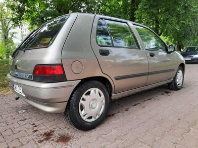 Używane Renault Clio - 4 000 PLN, 350 000 km, 1991