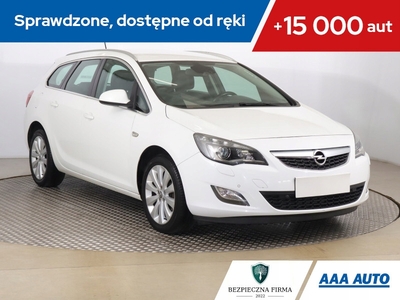 Opel Astra J Sports Tourer 1.4 Turbo ECOTEC 120KM 2011