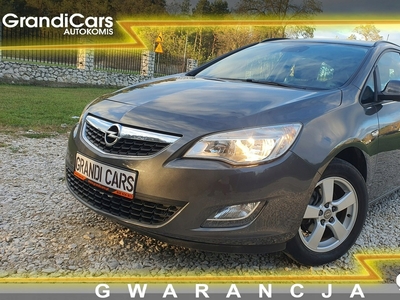 Opel Astra J Sports Tourer 1.4 Twinport ECOTEC 100KM 2011