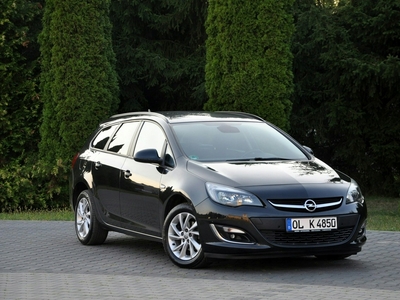 Opel Astra J Sports Tourer Facelifting 1.4 Turbo ECOTEC 140KM 2013