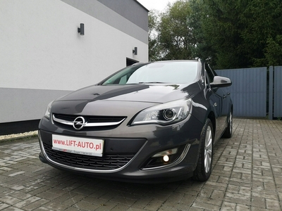 Opel Astra J Sports Tourer Facelifting 1.4 Turbo ECOTEC 140KM 2013