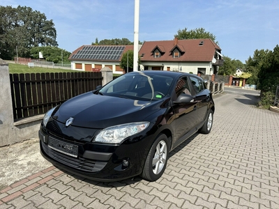 Renault Megane III Hatchback Facelifting 1.6 16v 100KM 2012