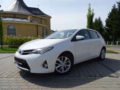 Toyota Auris I Hatchback 3d Facelifting 1.6 Valvematic 132KM 2013