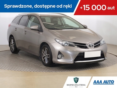 Toyota Auris II Touring Sports D-4D 90 90KM 2014