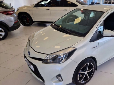 Toyota Yaris III Hatchback 5d Hybrid 100 74KM 2013