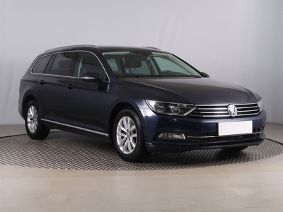 Volkswagen Passat B8 , Automat, Navi, Klimatronic, Tempomat, Parktronic,