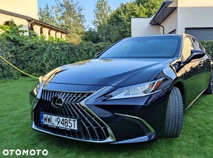 Lexus ES 300h Business Edition +