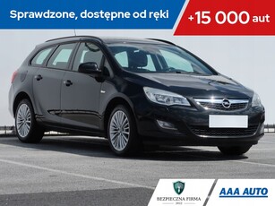 Opel Astra J Sports Tourer 1.4 Turbo ECOTEC 140KM 2011