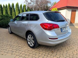 Opel Astra J Sports Tourer Facelifting 1.4 Turbo ECOTEC 120KM 2012