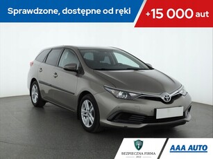 Toyota Auris II Touring Sports Facelifting 1.4 D-4D 90KM 2015