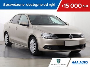 Volkswagen Jetta VI Sedan 1.6 TDI CR DPF 105KM 2012