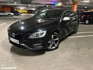 Volvo V60 D6 AWD Plug-in Hybrid R-Design Momentum