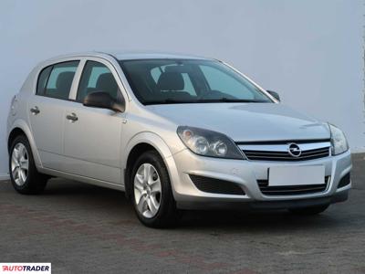 Opel Astra 1.6 113 KM 2011r. (Piaseczno)