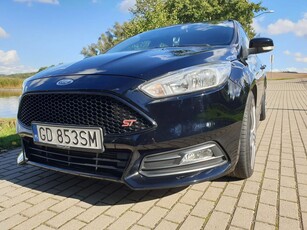 Ford Focus Turnier 2.0 EcoBoost ST mit Leder-Exclusiv-Paket