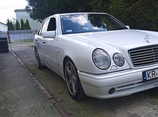 MERCEDES BENZ E55 AMG