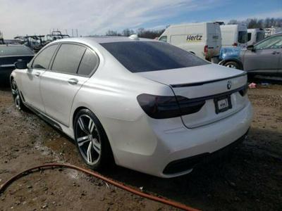 BMW 750 2016, 4.4L, 4x4, porysowany lakier