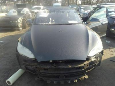 Tesla Model S 2016, 4x4, uszkodzony przód