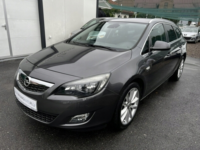 Opel Astra J Sports Tourer 1.6 Turbo ECOTEC 180KM 2011