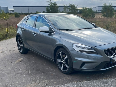 Volvo V40 II RDesign 2.0 T2 benzyna Drive-E 122km FULL LED jak nowy