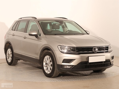 Volkswagen Tiguan , Salon Polska, Klimatronic, Tempomat, Parktronic