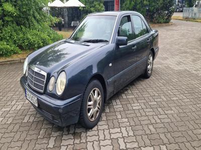 Używane Mercedes-Benz Klasa E - 6 900 PLN, 330 000 km, 1996